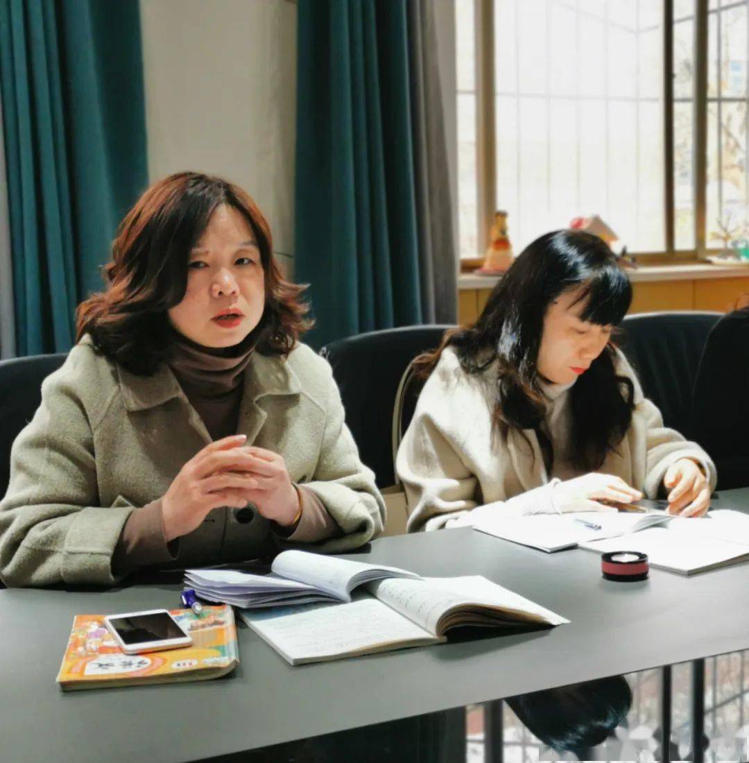 她肯定两位青年教师的进步:焦老师的课堂做到教学评一体化,学生学习