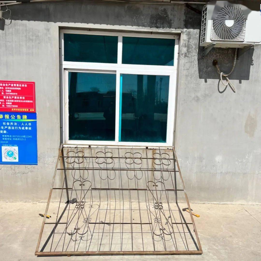 花园口大队开展拆除违规防盗窗和铁栅栏专项行动