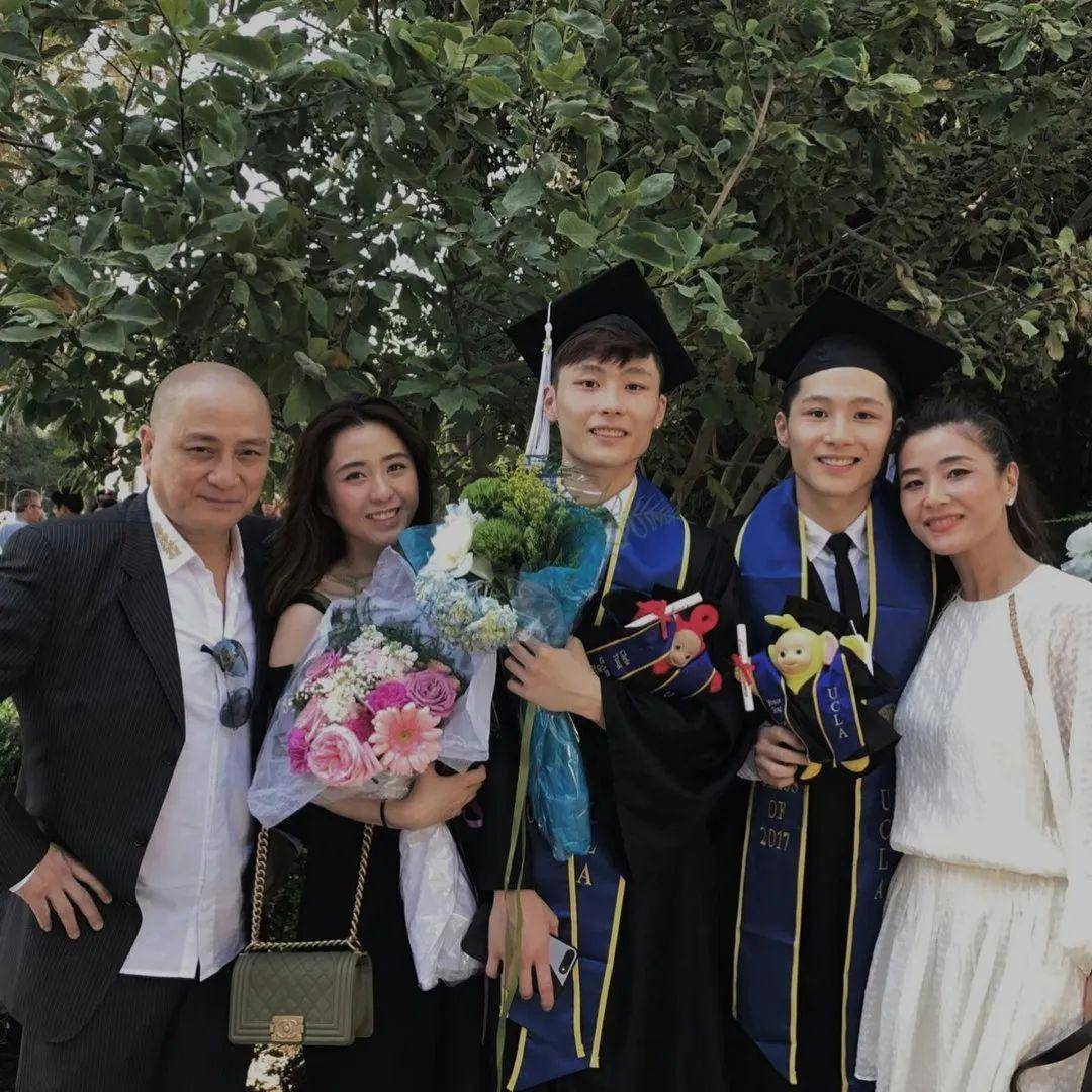 tvb老戏骨内地豪宅曝光,刘德华都夸他最帅,如今成头发快掉光了_汤镇业