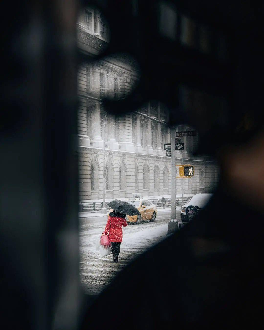 雨中人图片黑化图片