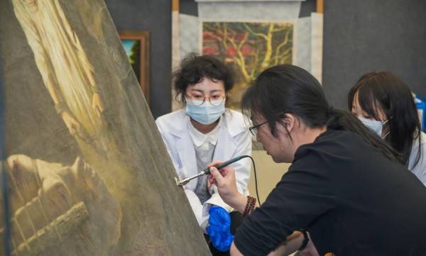 揭秘油画修复背后的神奇故事，这场展览在奉贤博物馆开幕_红色_中国_文物