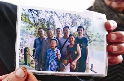 6人建群替去世同学尽孝悉心照顾其父母13年