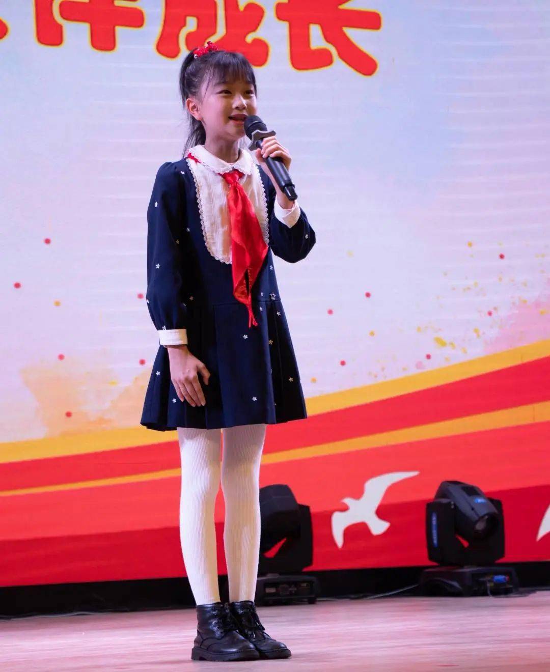 南昌市小星星学校张朝曦同学现场带来以《少年心向党 队报伴成长》为
