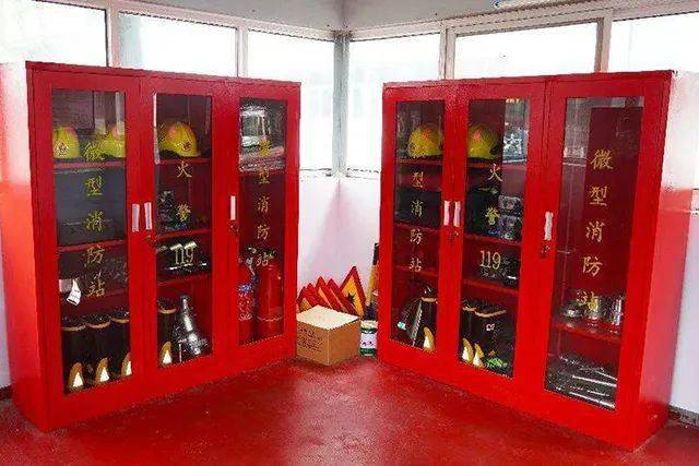 定期对用火用电,施工改造,油烟管道,防火分隔,安全疏散等风险隐患开展