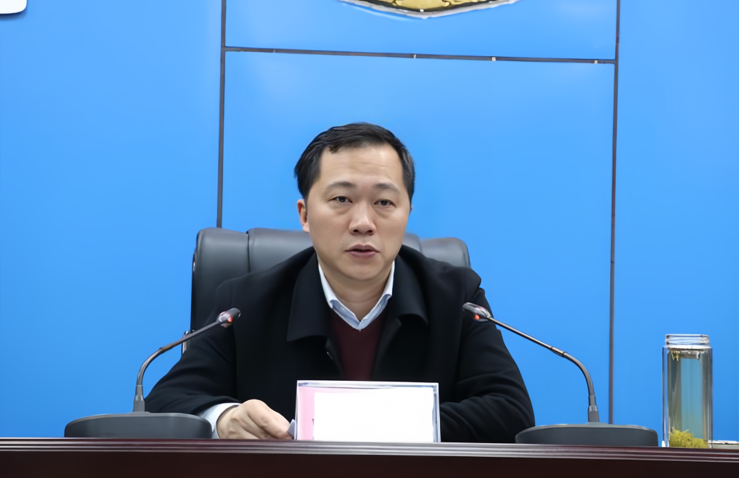 向赟(资料图)向赟出生于1976年12月,四川绵阳人,中共党员,电子科技