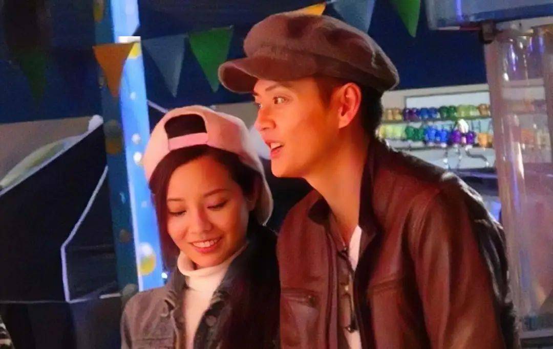 女星未公布恋情突然宣布结婚,因着装暴露热议不断_陈芷尤_张振朗_事业