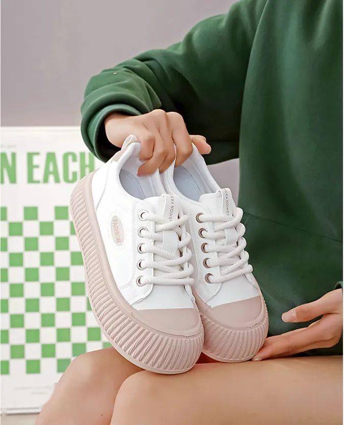 今年饼干鞋爆火出圈舒适减龄不撞款