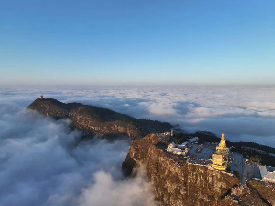 景秀峨眉图片