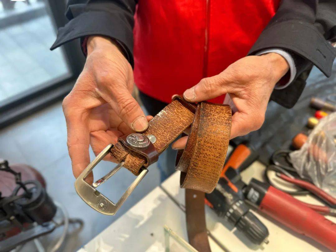 秀洲这位修鞋匠坚守手艺四十余载很多人都慕名而来