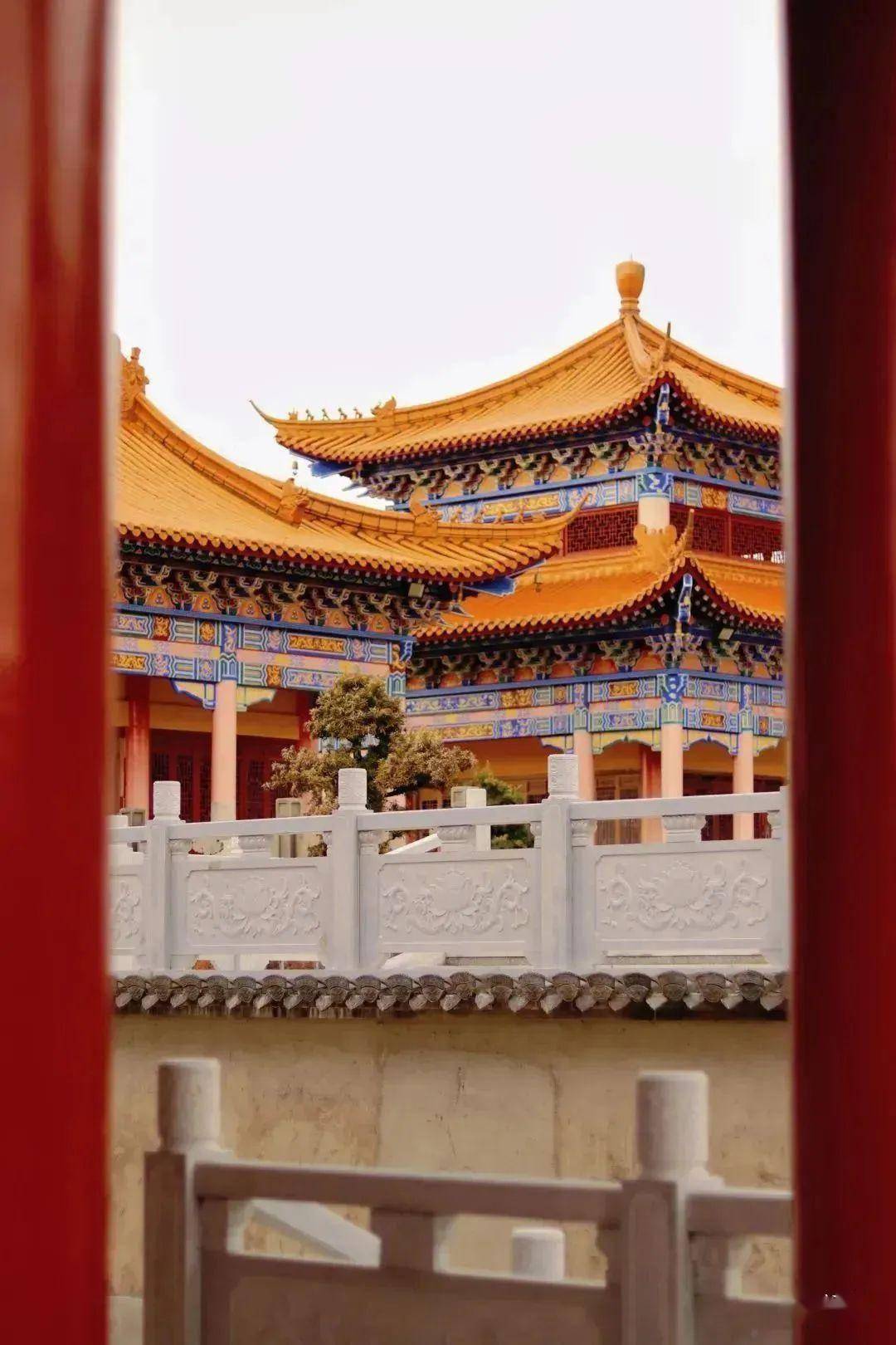 清代大修,民国重修,历史绵延,规模宏大,教化甚广,因此享有"佛国仙城"