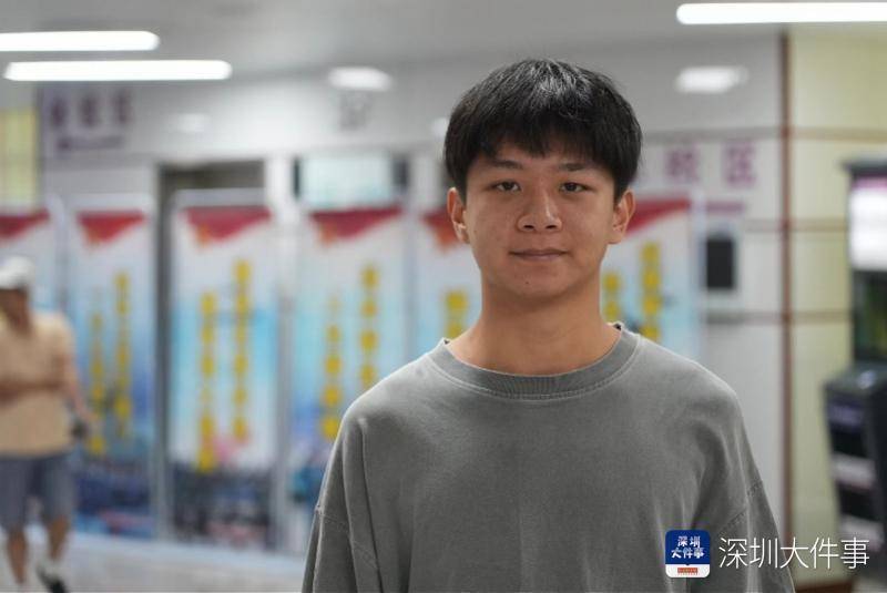 圆梦5亿流量关注的深圳少年携笔从戎穿上军装太帅啦