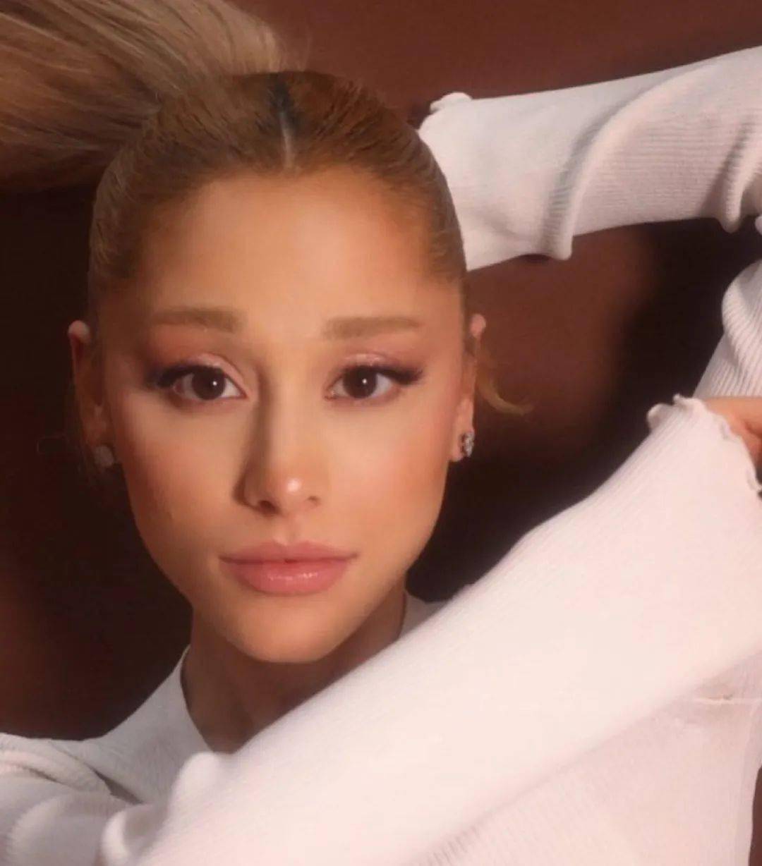 arianagrande销量暴涨新专辑大获成功