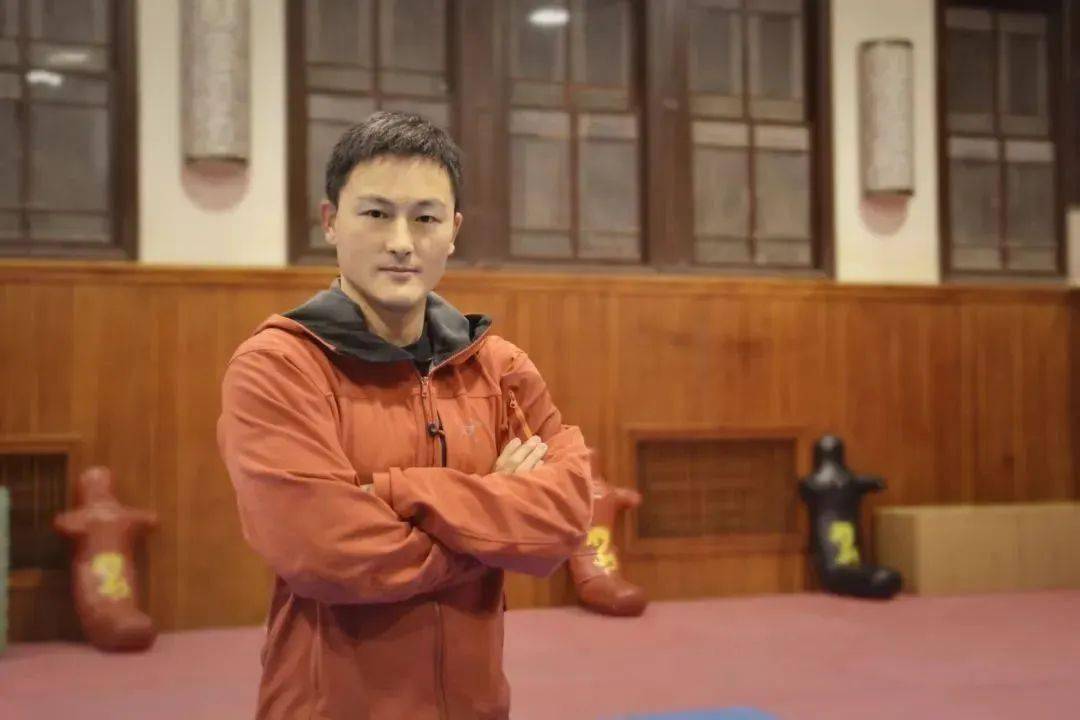 曾任武警总部,中国前卫散打队总教练等职,培养全国锦标赛前三运动员