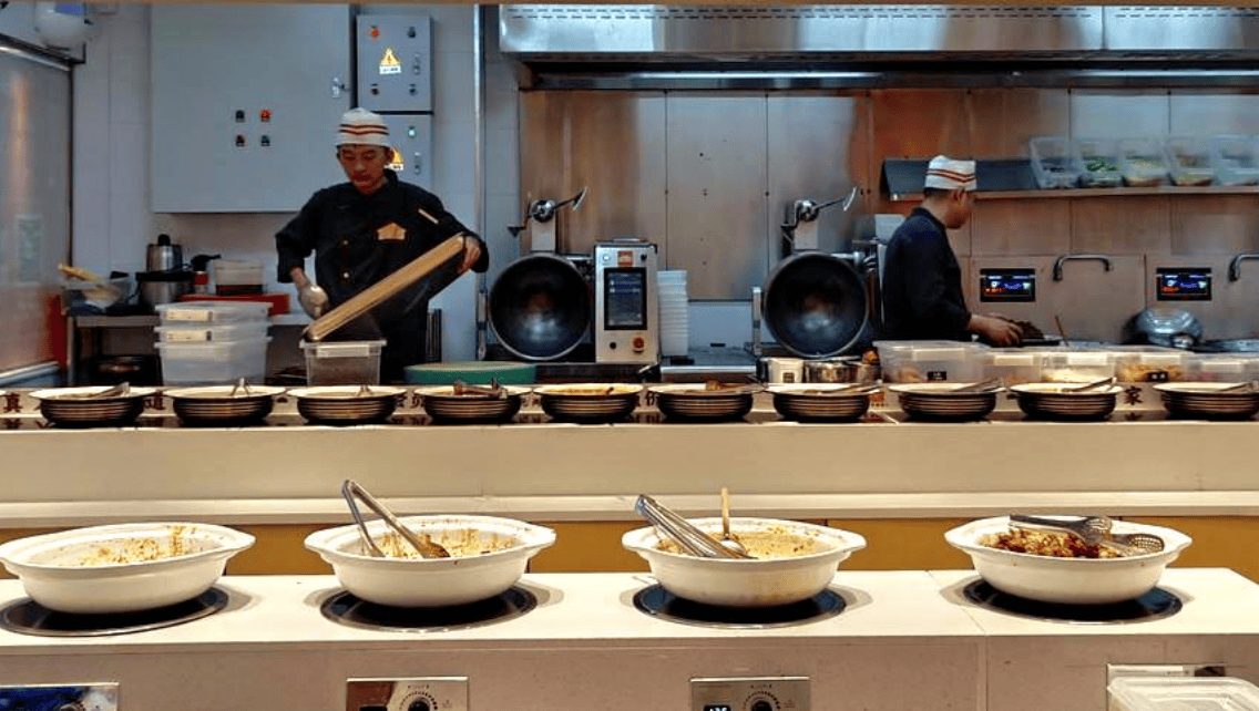 ai炒菜机器人食力赋能后厨专访橡鹿科技联合创始人杨建成