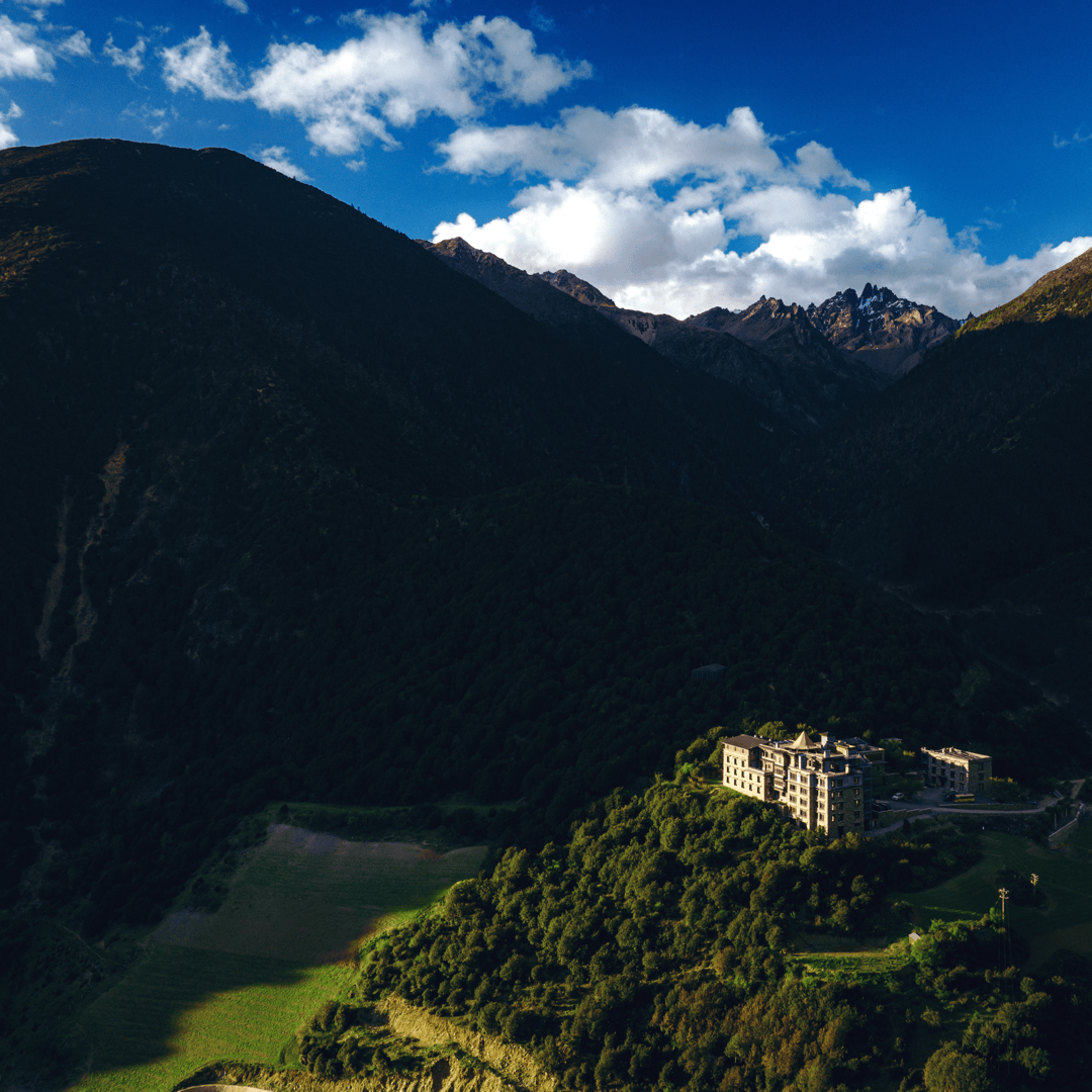 松赞春促5天4晚房车套餐回归云南西藏涵盖清明五一暑期