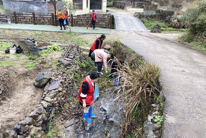 蓝山湘江源瑶族乡:做好河道保洁 护好源头水生态
