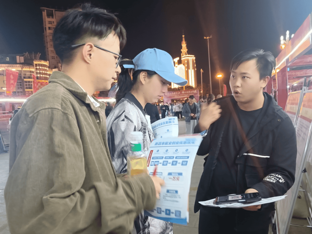 西昌市举行2024年春风行动嘎哟啦烧烤市集专场招聘会