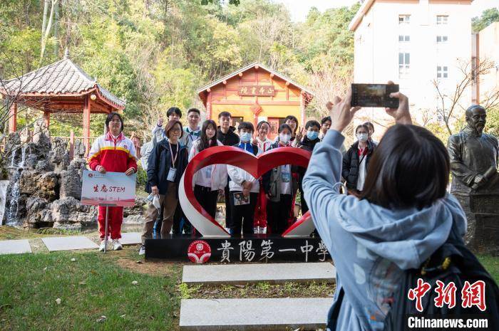 李龙霞 摄3月19日,由香港培侨中学师生组成的香港公民科学生内地考察
