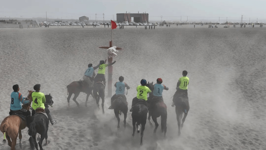 阿图什:第三届"乡村振兴杯"赛马叼羊比赛圆满落幕_选手_马占齐_哈拉峻