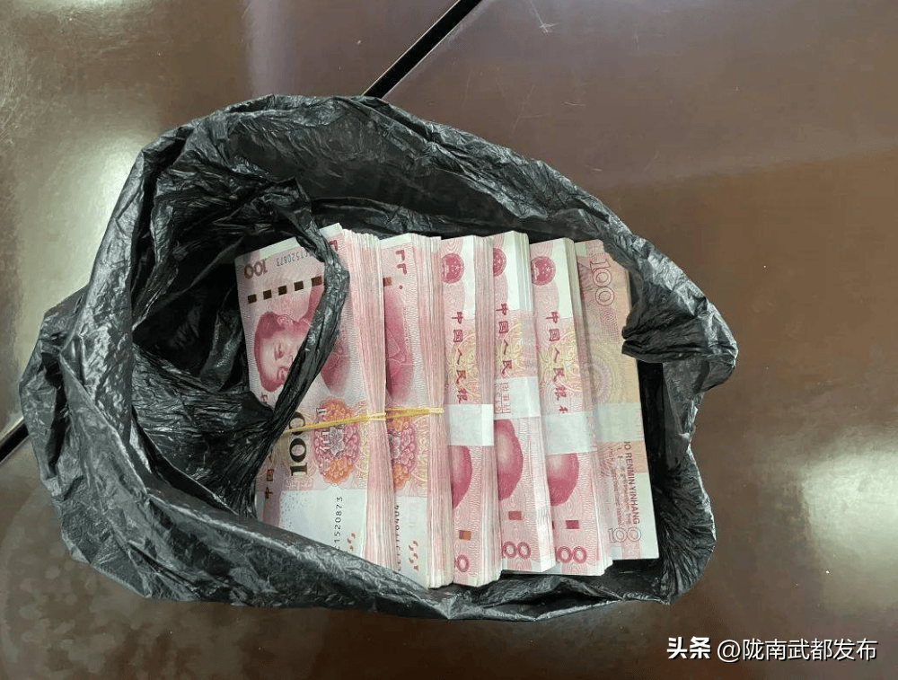 银行内部人提醒:今年家中一定记得留两三万现金,关键时有大用途