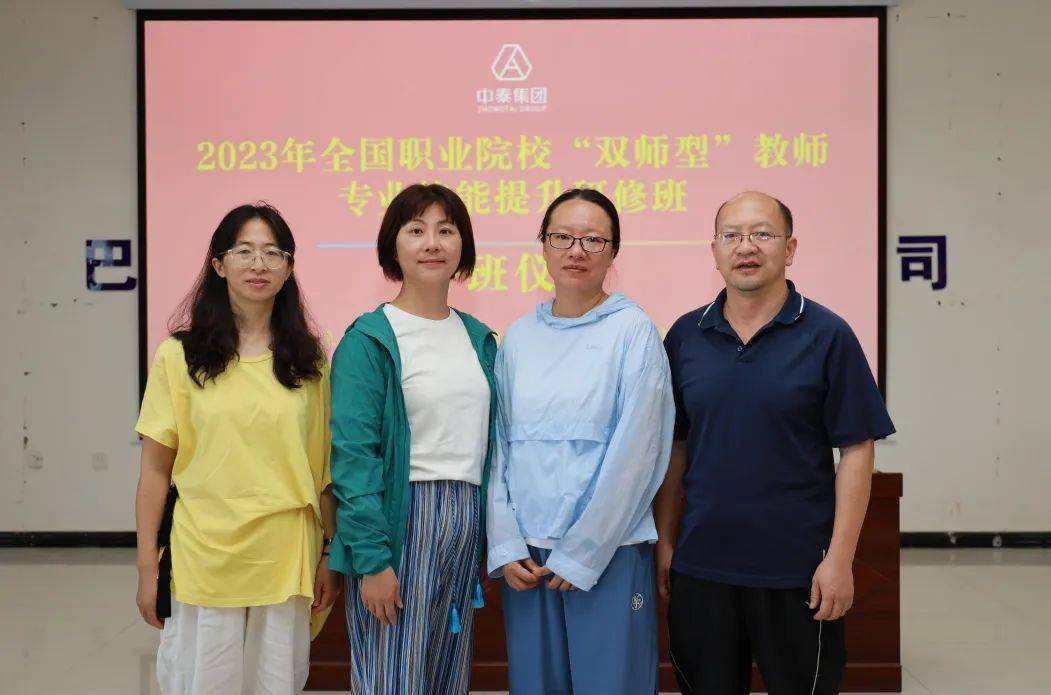 团队始终坚持"以赛促教 以赛促学 教学相长"的原则,2位老师在2020年