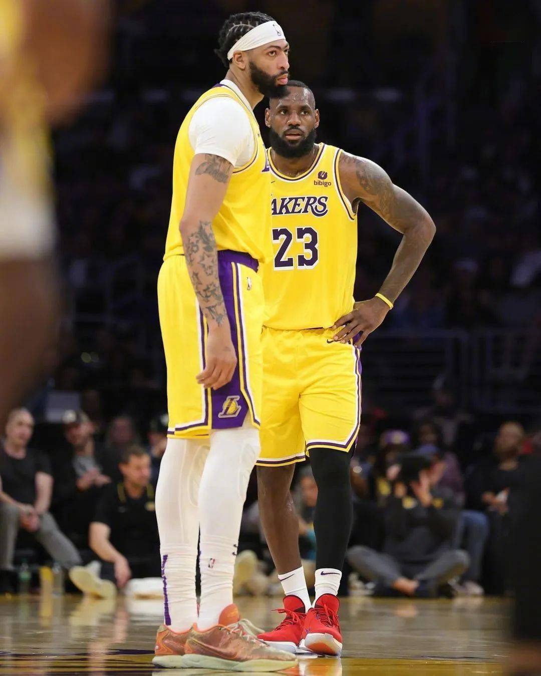 三分球飙至队史第一,恭喜湖人_詹姆斯_老鹰_浓眉