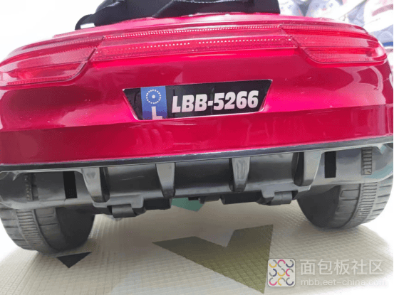 车牌,必须是黑底白字,号码必须得配得上车lbb-5266侧开门,红色按钮