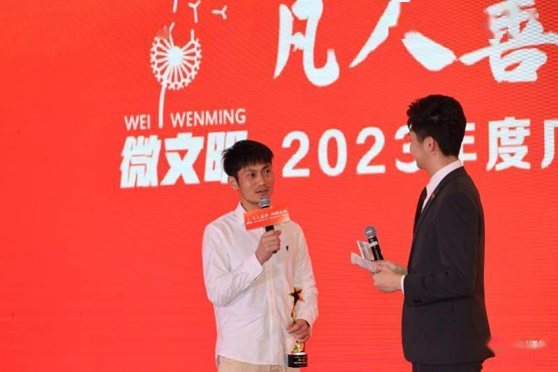 2023年9月13日下午,湛江遂溪一名小孩头卡防盗网,身体悬挂在三楼半空