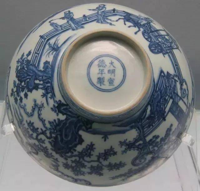 涨知识:如何鉴别明宣德瓷器款识与笔迹特征?_青花_宣德款_显得