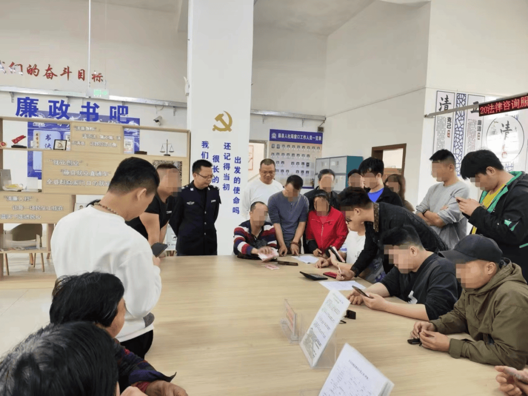 藤县某酒吧拖欠62名员工工资人社局帮追回1335万元劳动报酬