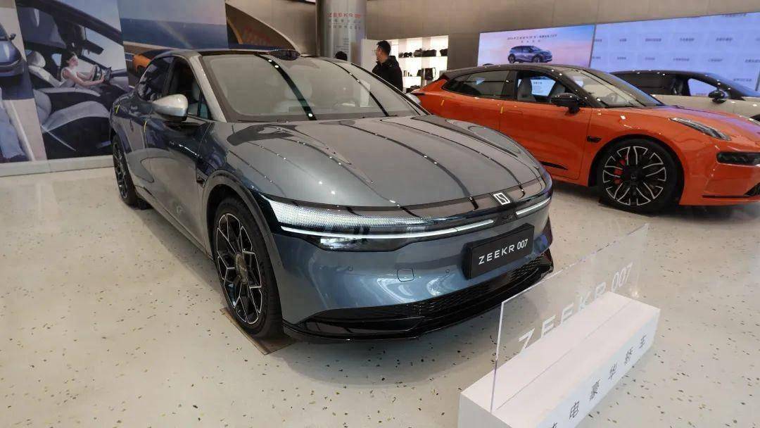 20万元级高颜值实力派 探店实拍极氪007_搜狐汽车_搜狐网