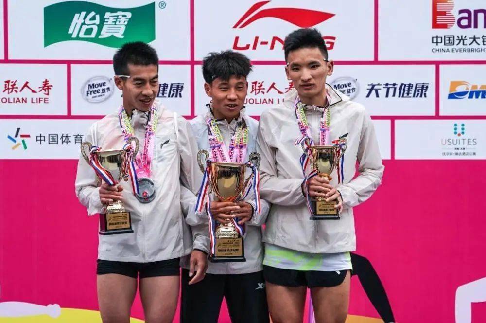 在中国选手的名单中,杨绍辉,何杰,吴向东,丰配友,陈天宇,董国建,高鹏