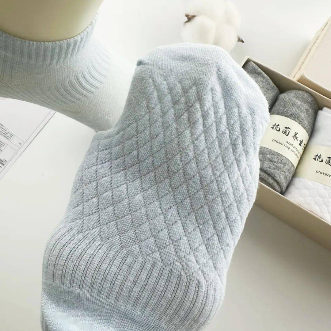 普通袜子支数目都只有32支144针,我们这款采用40支200针!