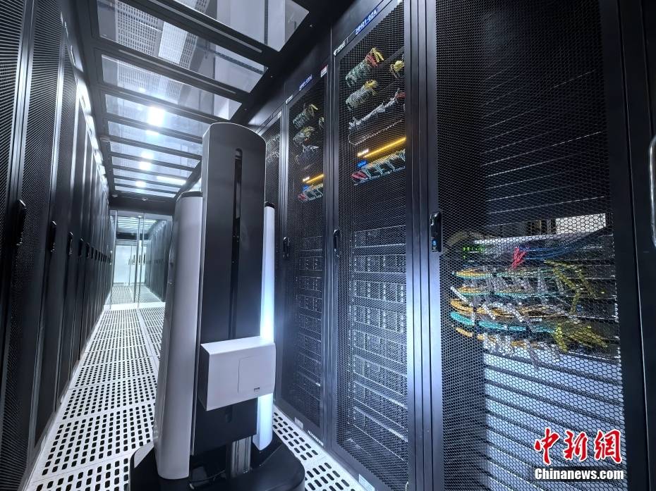 中国首个零碳数据中心年减碳量超30万吨_青海_能源_绿色