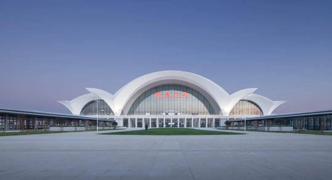 落霞与孤鹜新的传奇南昌东站