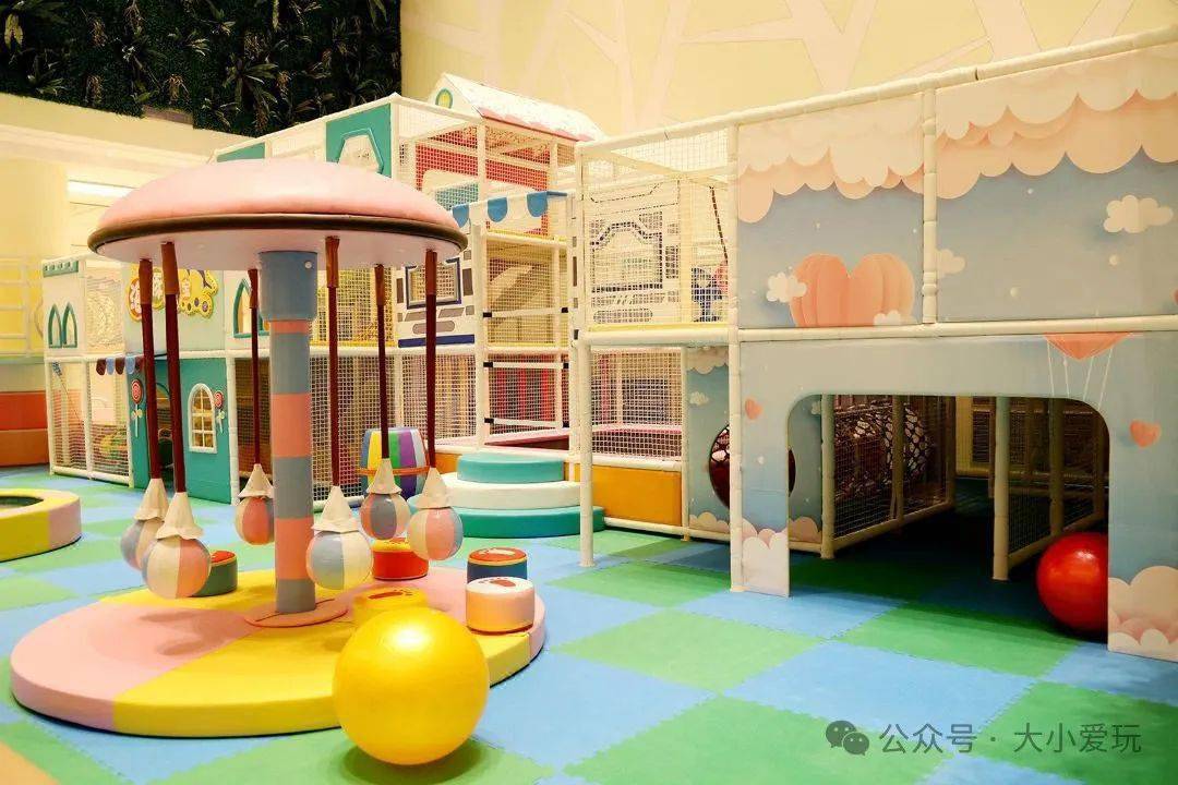 能玩得尽兴就连游泳池都有单独的儿童池和按摩池一店拥有水世界 室内