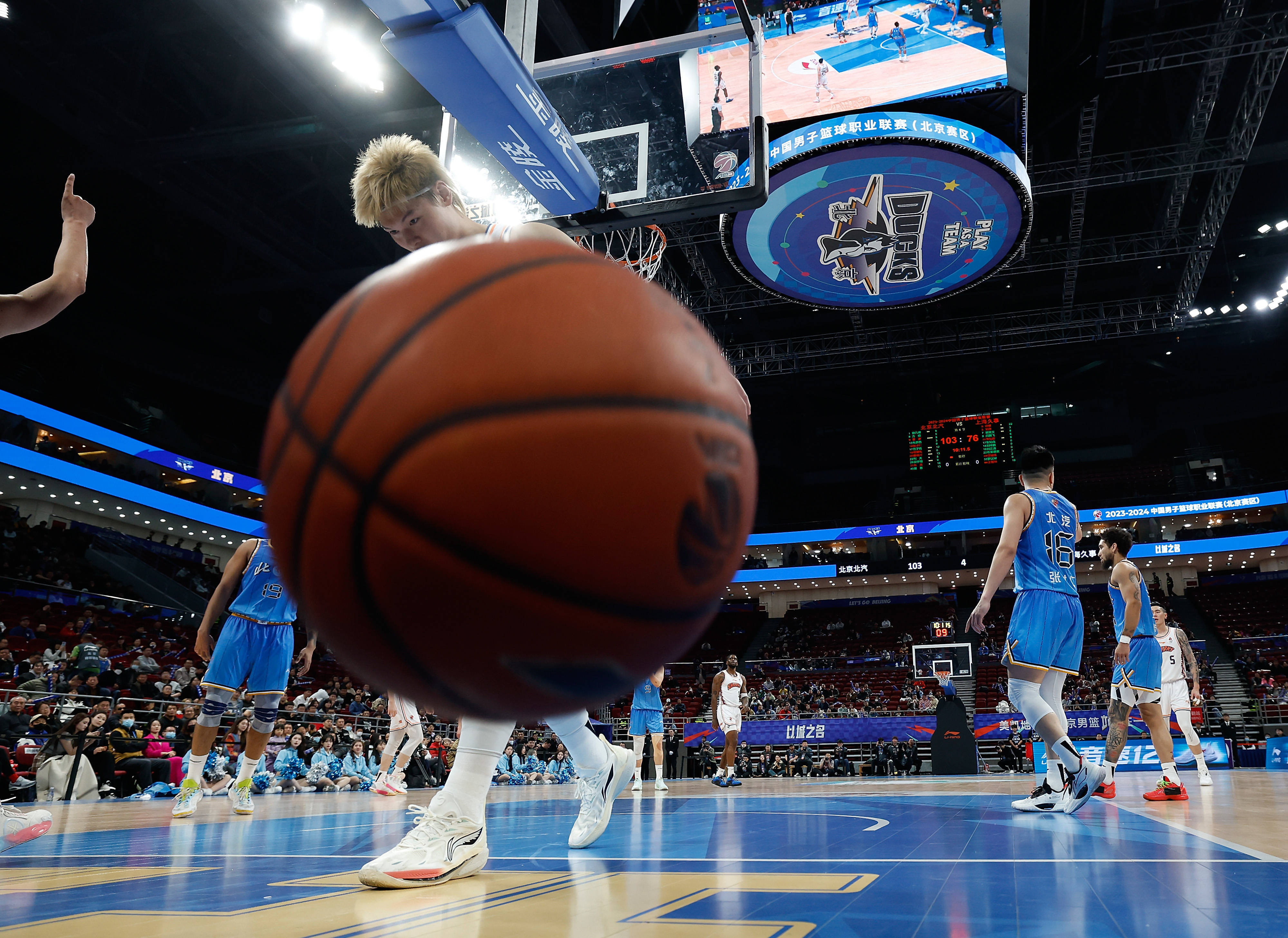 篮球职业联赛(cba)常规赛第45轮比赛中,北京北汽队主场118比102战胜