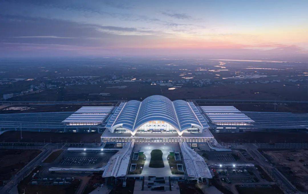 落霞与孤鹜新的传奇南昌东站