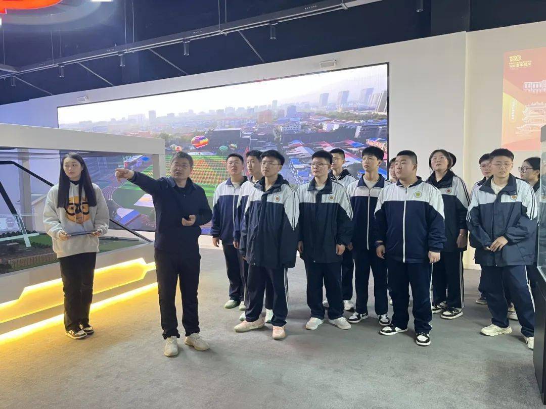 缅怀革命先烈传承红色基因丨大名中学组织学生代表参观直隶七师纪念馆