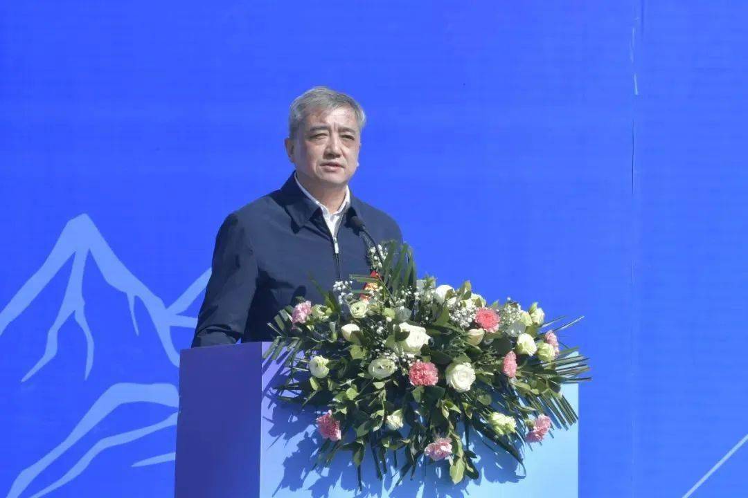 重点领域,在改善农牧民子女学习生活条件,缓解农牧区师资力量短缺问题