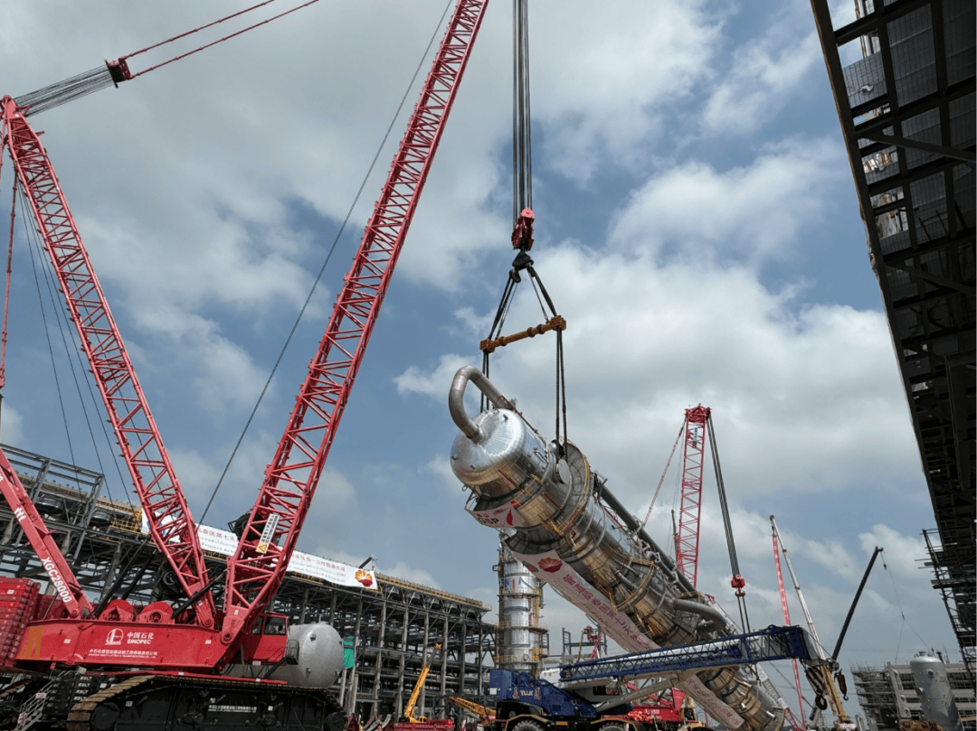 20天7台全球最大最高一次吊装成功