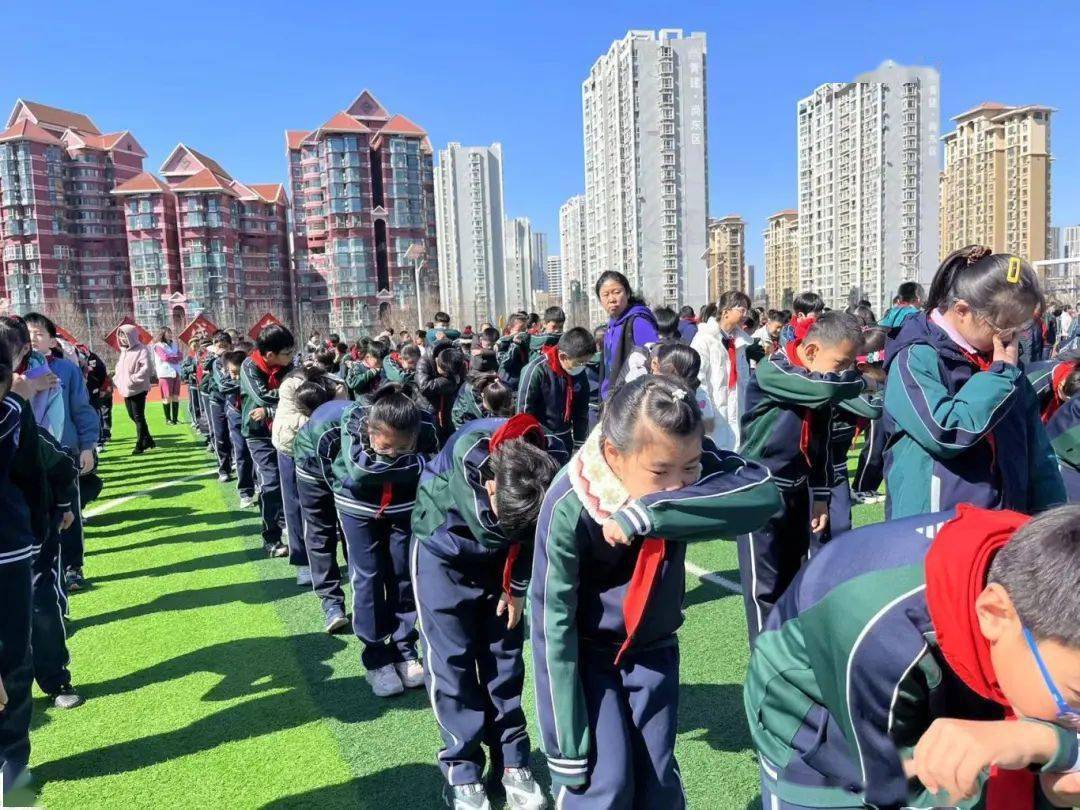 青岛市崂山区育才学校在日常教育教学工作中对消防安全教育常抓不懈