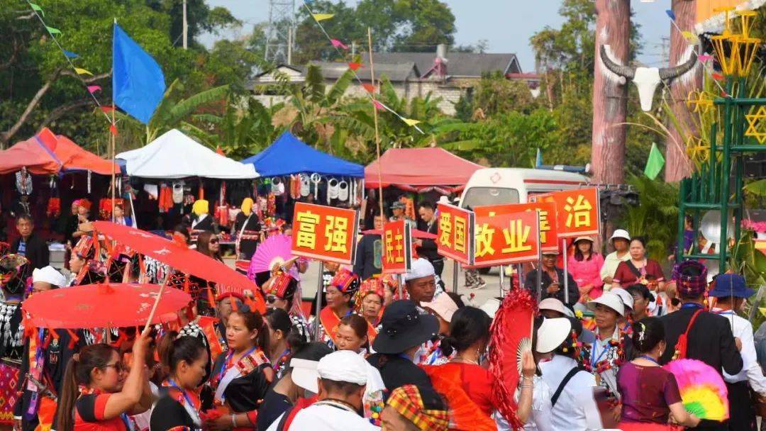 芒市三台山乡跳起了目瑙纵歌