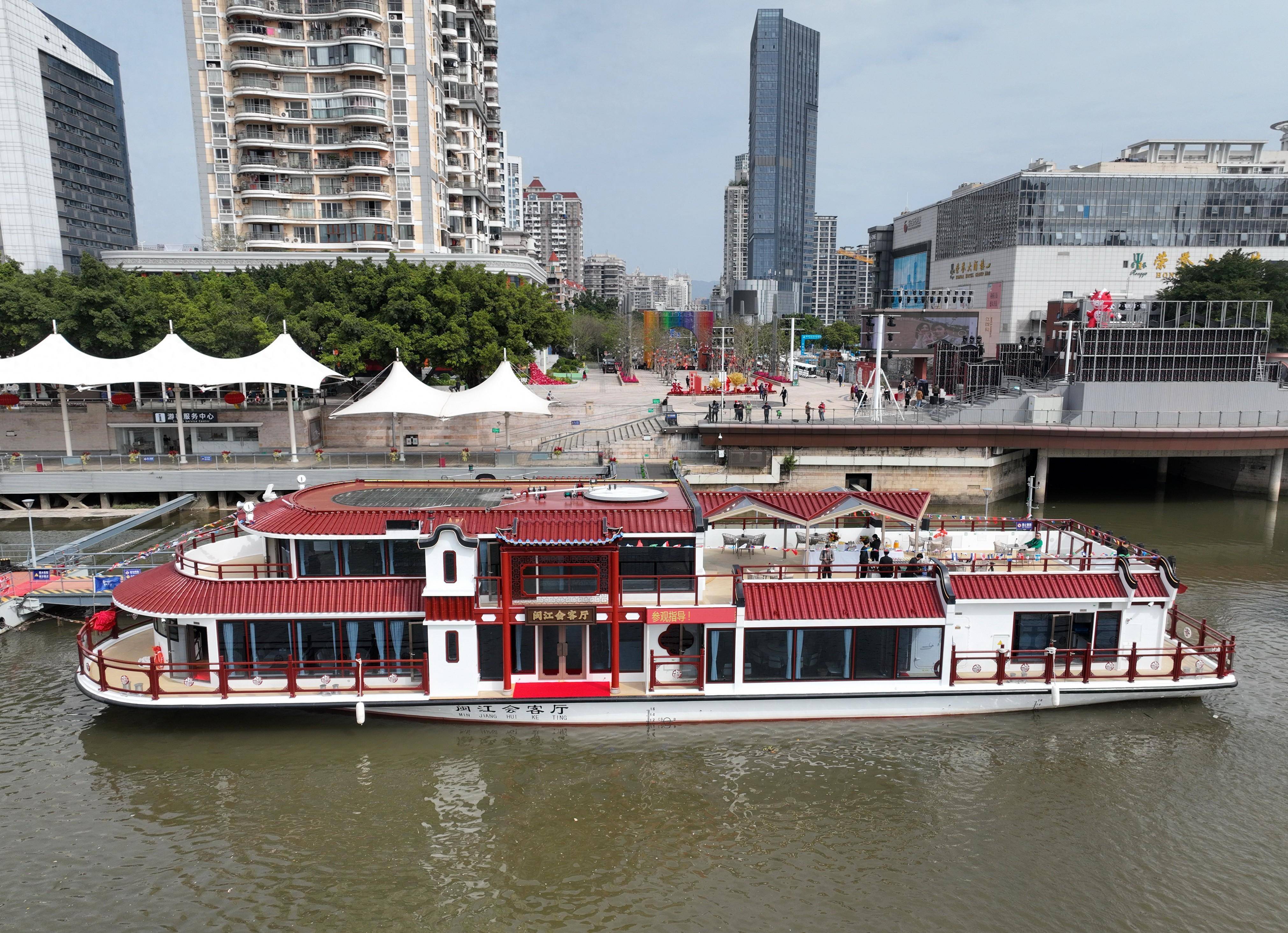 福建首艘自主设计建造纯电动大型高端客船在闽江首航