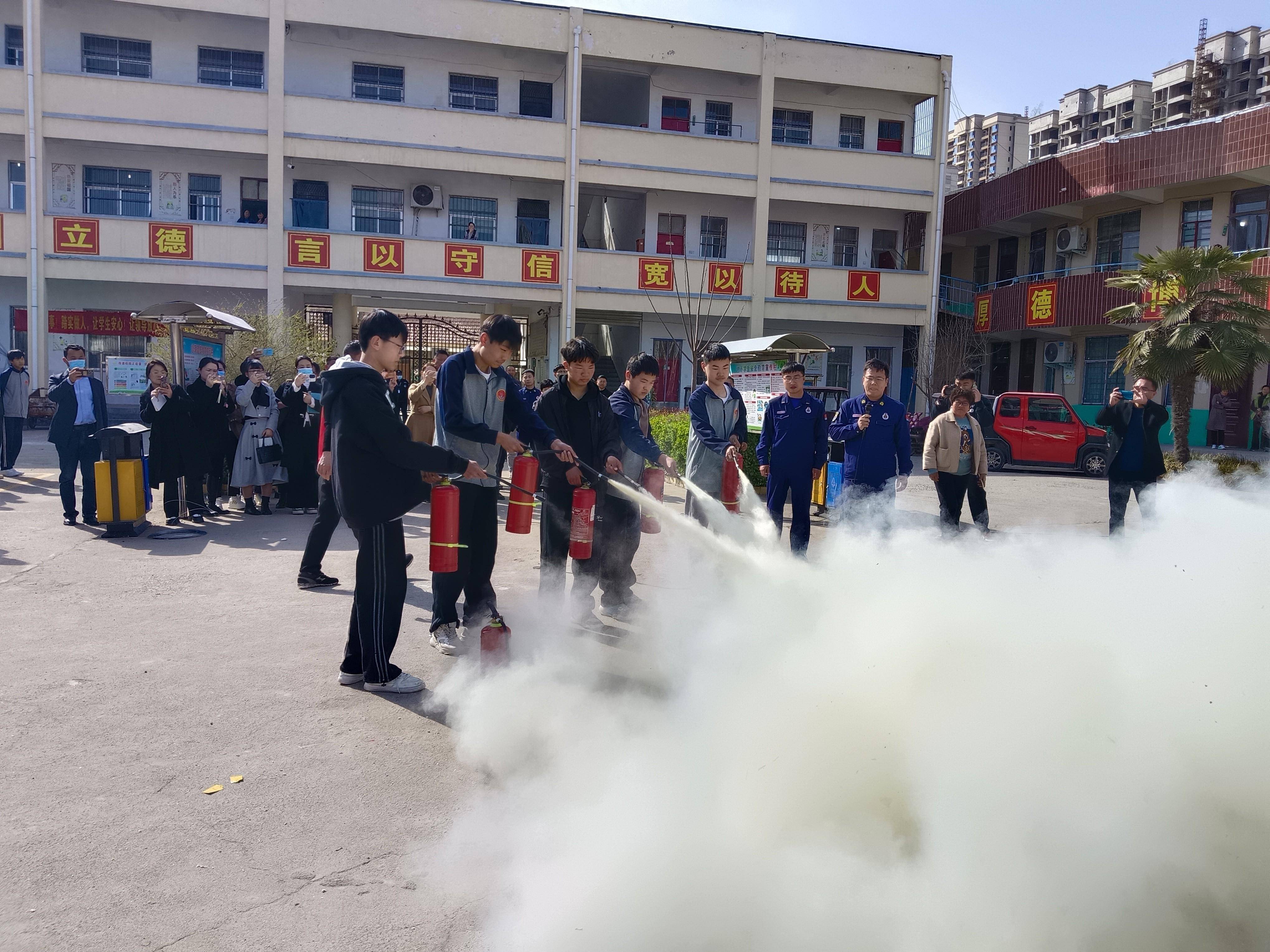 睢县火焰蓝进校园筑牢安全防火墙