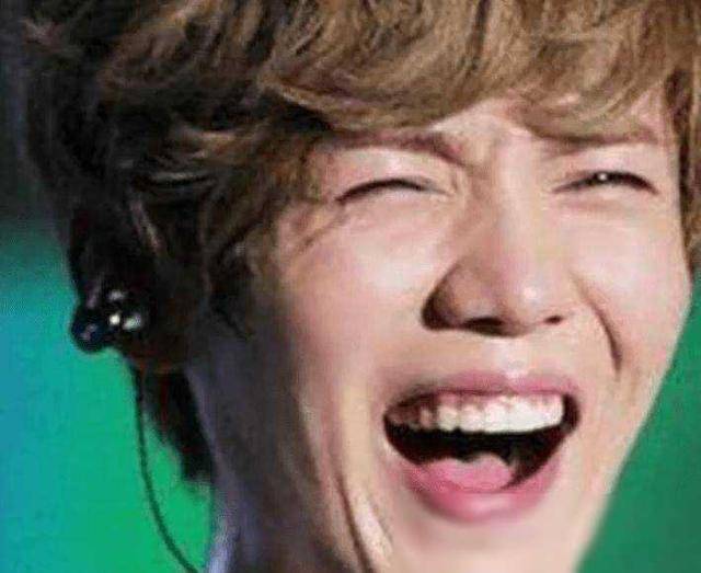 原创长得还行笑起来却没眼看的明星看到王俊凯笑出腹肌