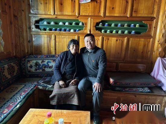 泸州帮扶:小小便民"联系卡"架起村民 "连心桥"_对象_活动_稻城县