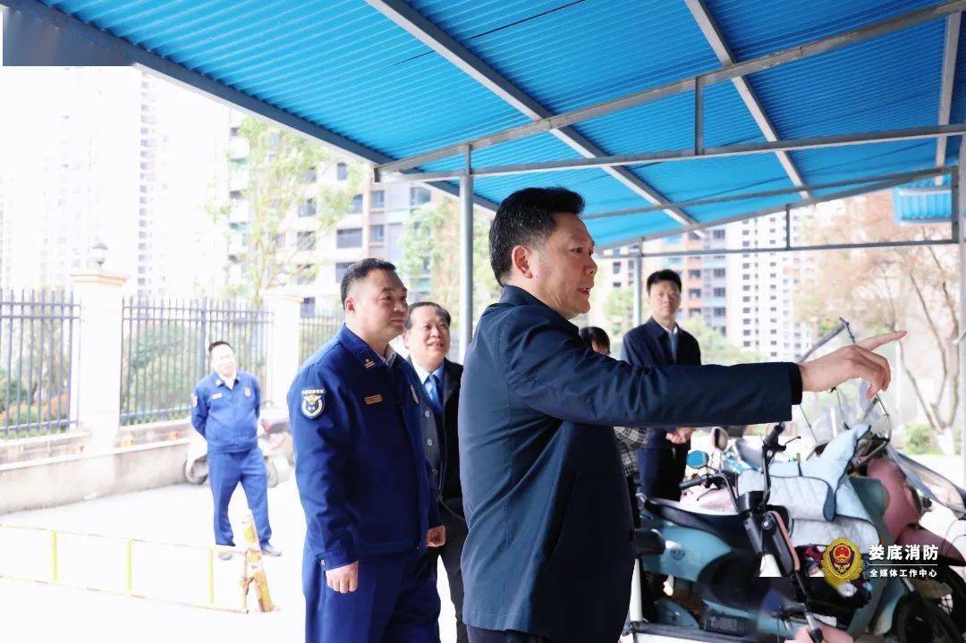日,娄底市副市长向乾勇率队督导检查物业小区电动自行车消防安全工作