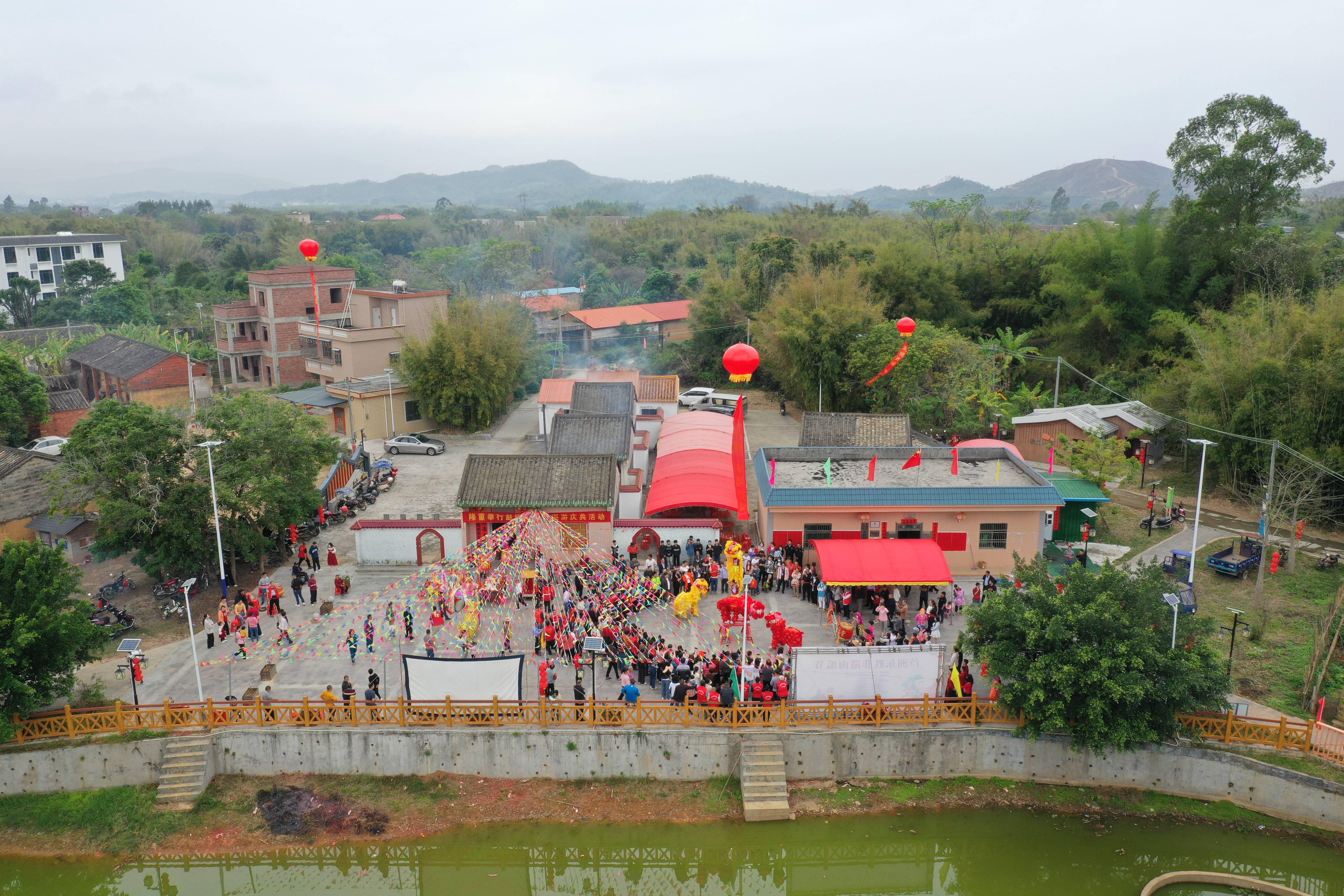 传说,东胜村始祖赵,侯,蔡三姓人家自梅县迁徙至芦洲镇,其间纷争不断.