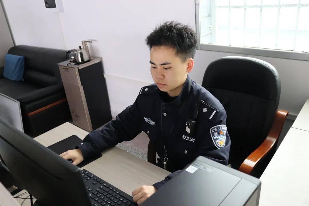 聚焦全国两会羊艾监狱民警热议全国两会